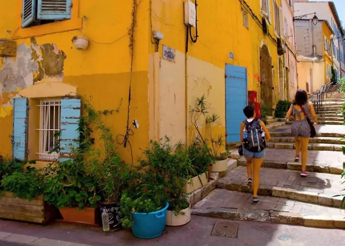Entre Le Vieux Port Et Le Panier